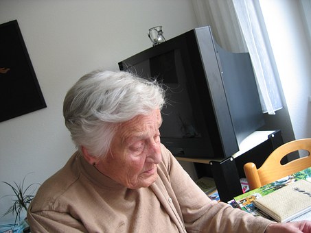 Elderly woman with dementia